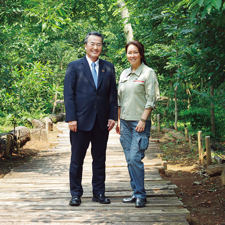 (left) Hiroshi Geshiro, President and CEO, Daifuku Co., Ltd. (right) Noriko Ishizaka, Representative Director, Ishizaka Inc.